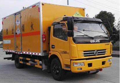 东风多利卡5.2米毒性和感染性物品厢式运输车上户6.7吨朝柴156马力