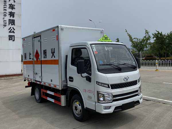 国六跃进福运3.4米易燃液体厢式运输车全柴95马力核载1.7吨